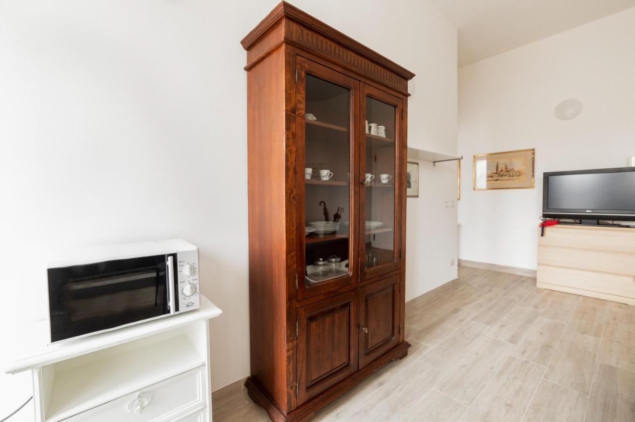 Sant'Ambrogio Bright Apartment With Terrace Milan Exterior photo