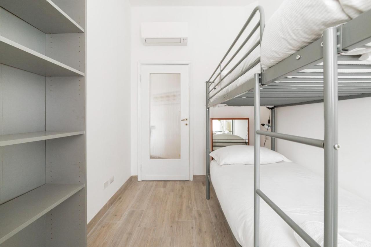 Sant'Ambrogio Bright Apartment With Terrace Milan Exterior photo